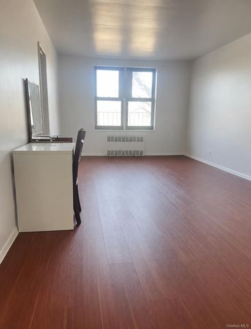 88-30 182nd Street 3F, Hollis, NY 11423