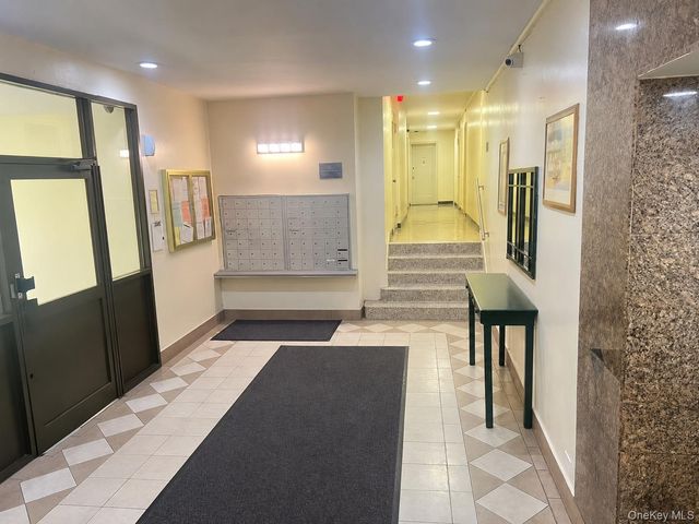88-30 182nd Street 3F, Hollis, NY 11423