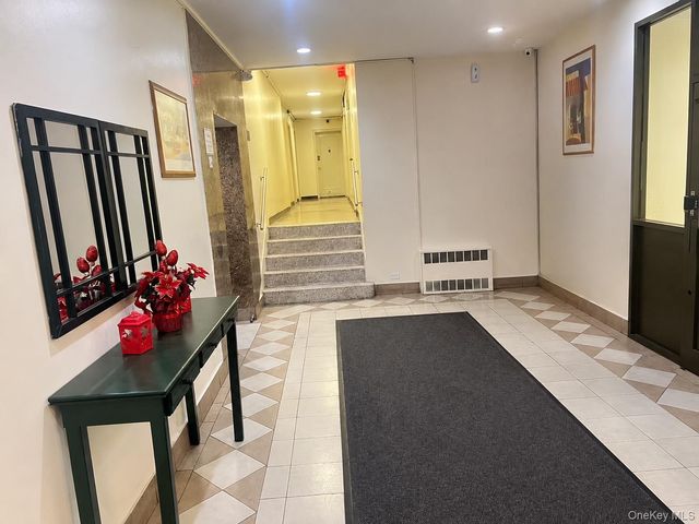 88-30 182nd Street 3F, Hollis, NY 11423