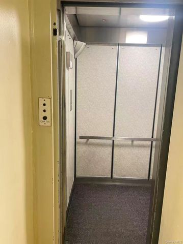 88-30 182nd Street 3F, Hollis, NY 11423