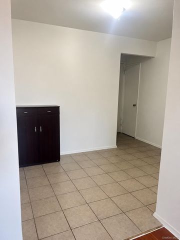 88-30 182nd Street 3F, Hollis, NY 11423