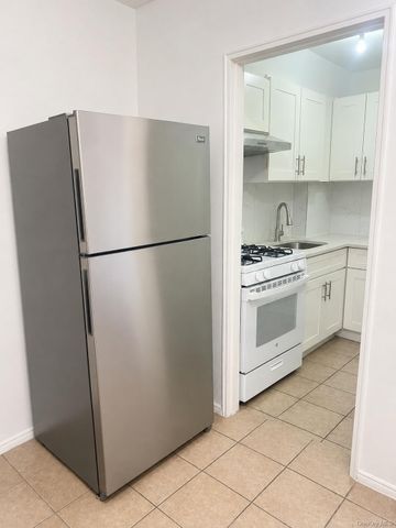 88-30 182nd Street 3F, Hollis, NY 11423