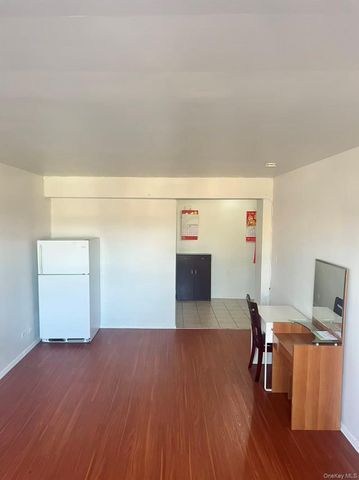 88-30 182nd Street 3F, Hollis, NY 11423