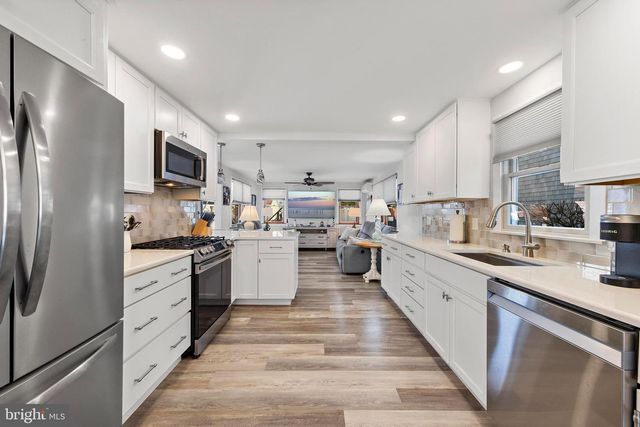 201 E 18TH ST, Long Beach Township, NJ 08008