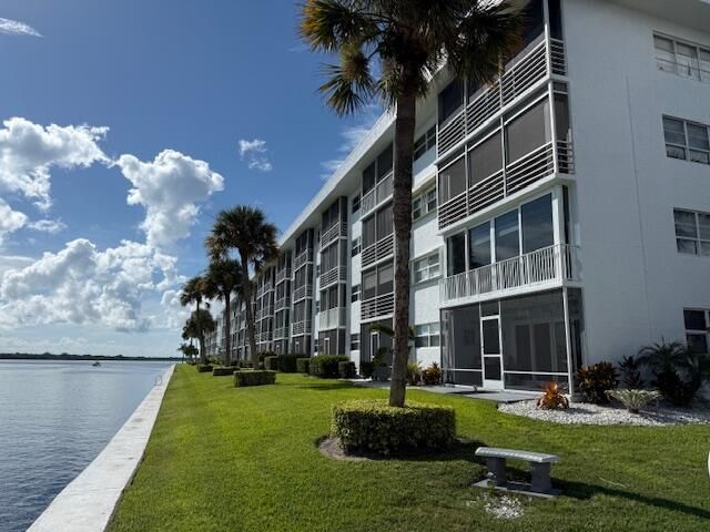 20 Yacht Club Drive 403, North Palm Beach, FL 33408