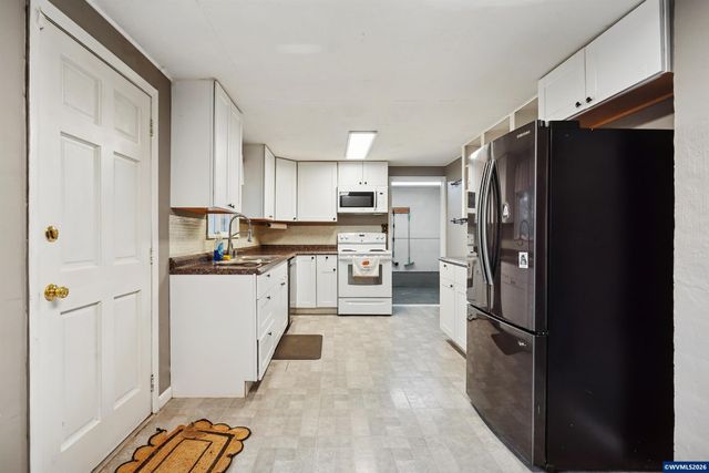 27329 Rowell Hill Rd, Sweet Home, OR 97386