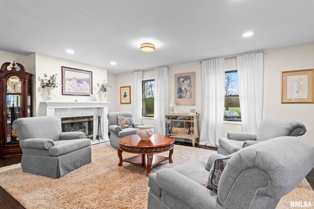 2421 E LAKE SHORE Drive, Springfield, IL 62712