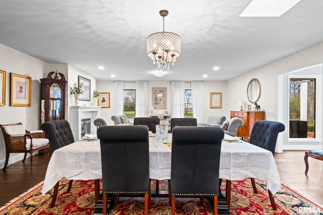 2421 E LAKE SHORE Drive, Springfield, IL 62712