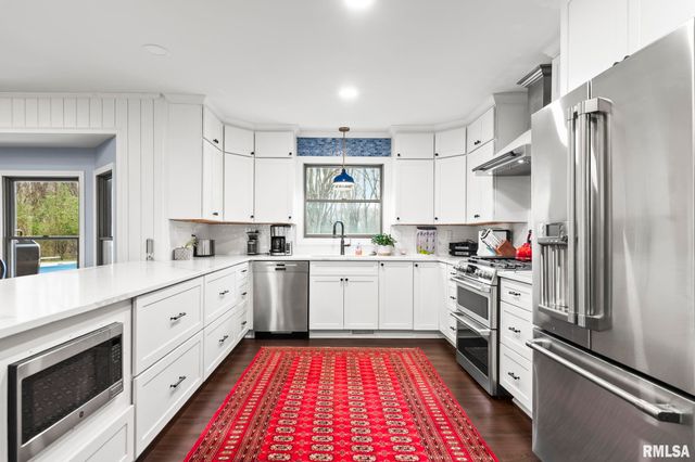 2421 E LAKE SHORE Drive, Springfield, IL 62712