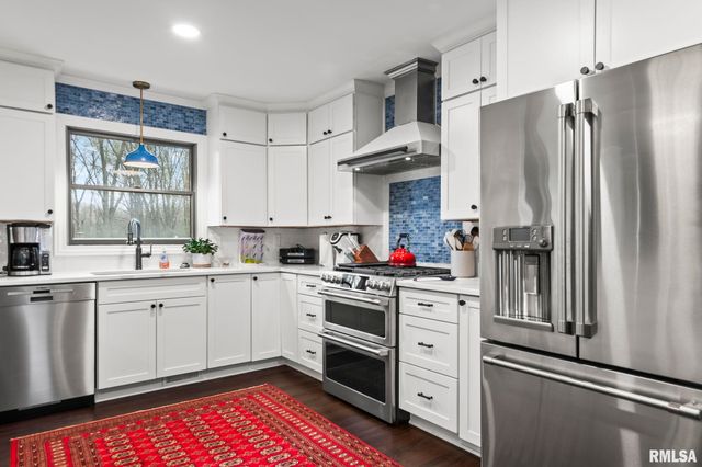 2421 E LAKE SHORE Drive, Springfield, IL 62712