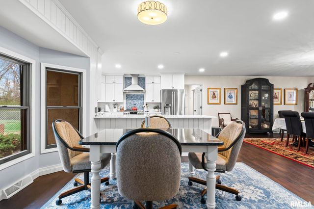 2421 E LAKE SHORE Drive, Springfield, IL 62712