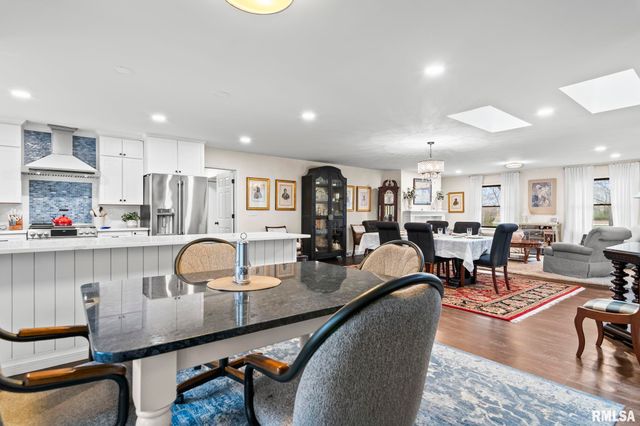 2421 E LAKE SHORE Drive, Springfield, IL 62712