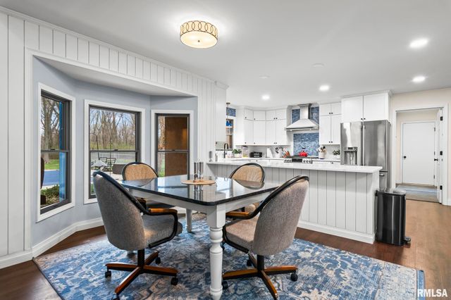 2421 E LAKE SHORE Drive, Springfield, IL 62712