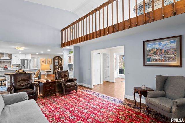 2421 E LAKE SHORE Drive, Springfield, IL 62712