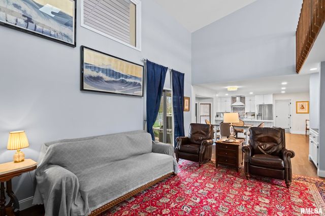 2421 E LAKE SHORE Drive, Springfield, IL 62712