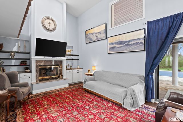 2421 E LAKE SHORE Drive, Springfield, IL 62712