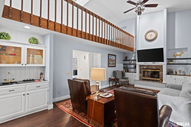 2421 E LAKE SHORE Drive, Springfield, IL 62712