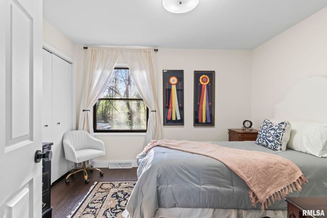 2421 E LAKE SHORE Drive, Springfield, IL 62712