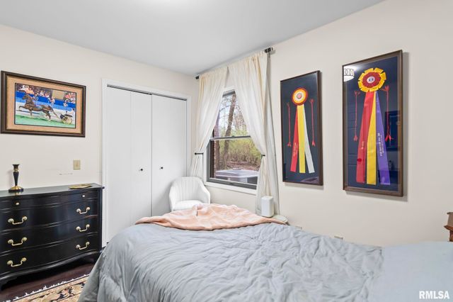 2421 E LAKE SHORE Drive, Springfield, IL 62712