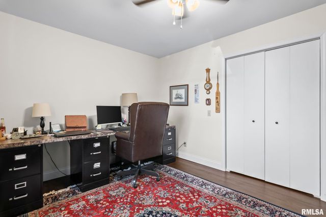 2421 E LAKE SHORE Drive, Springfield, IL 62712