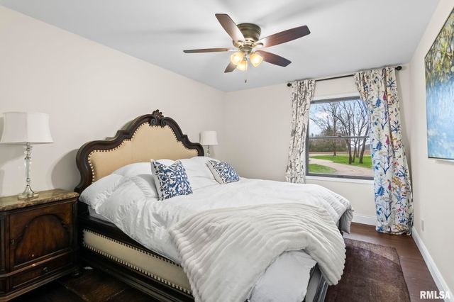 2421 E LAKE SHORE Drive, Springfield, IL 62712