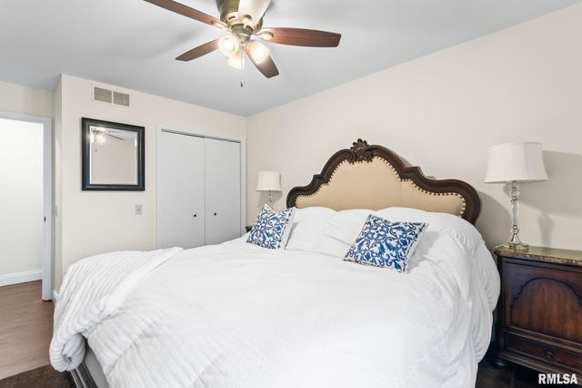 2421 E LAKE SHORE Drive, Springfield, IL 62712