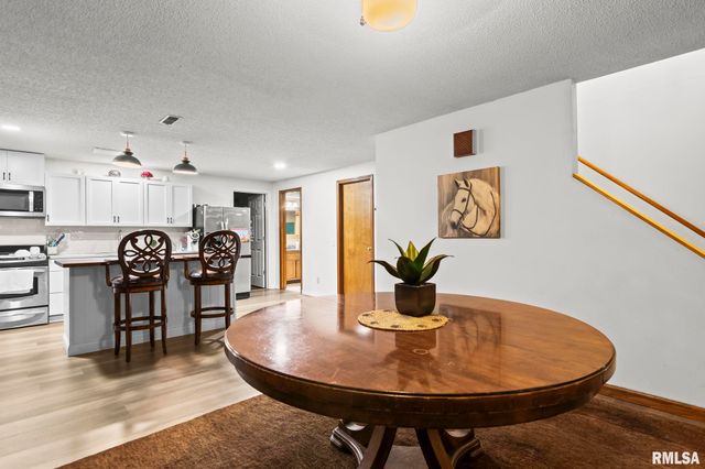 2421 E LAKE SHORE Drive, Springfield, IL 62712