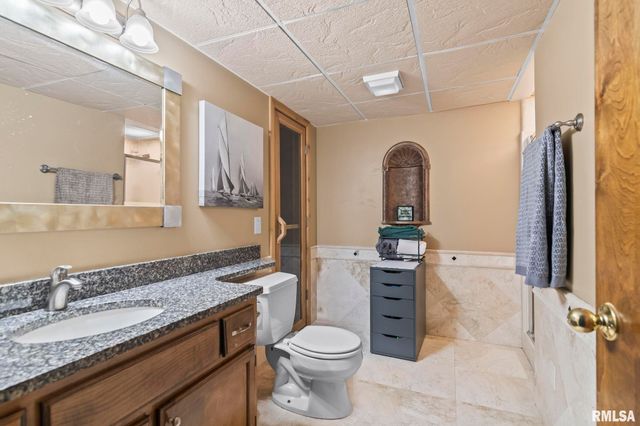 2421 E LAKE SHORE Drive, Springfield, IL 62712