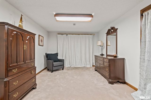 2421 E LAKE SHORE Drive, Springfield, IL 62712