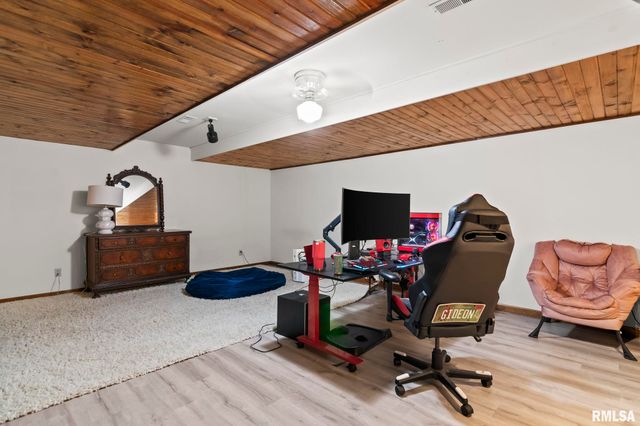 2421 E LAKE SHORE Drive, Springfield, IL 62712