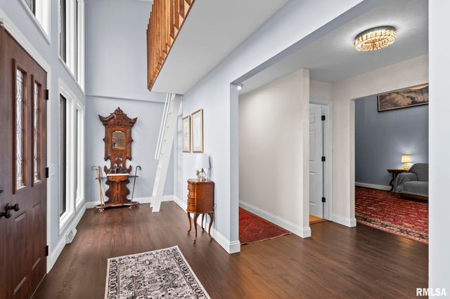 2421 E LAKE SHORE Drive, Springfield, IL 62712