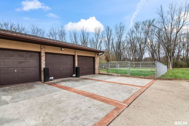 2421 E LAKE SHORE Drive, Springfield, IL 62712