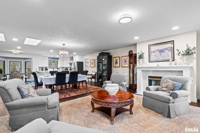 2421 E LAKE SHORE Drive, Springfield, IL 62712