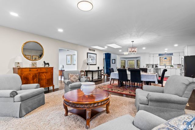 2421 E LAKE SHORE Drive, Springfield, IL 62712