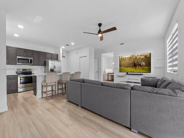 13391 SW 285th St, Homestead, FL 33033