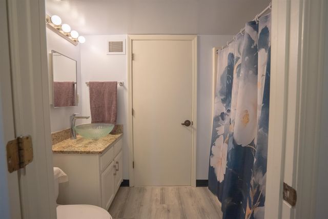 3589 Covington Pike Apt 201, Memphis, TN 38128