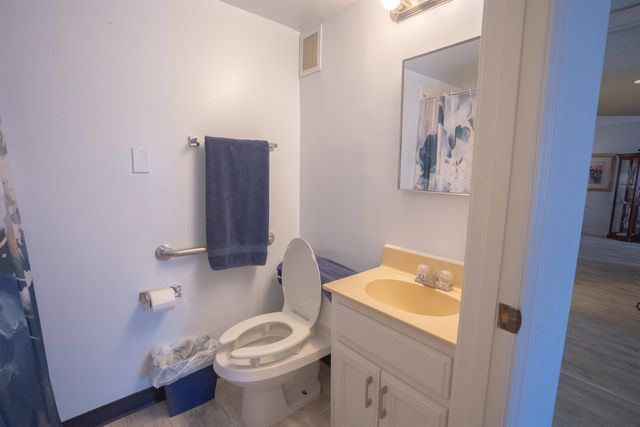 3589 Covington Pike Apt 201, Memphis, TN 38128