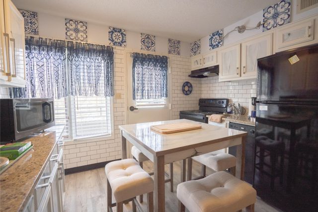 3589 Covington Pike Apt 201, Memphis, TN 38128