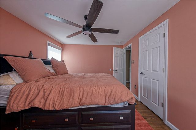 416 Winfred Manor Dr, Bethel Park, PA 15102