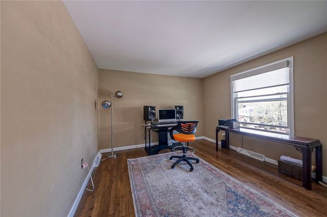 416 Winfred Manor Dr, Bethel Park, PA 15102