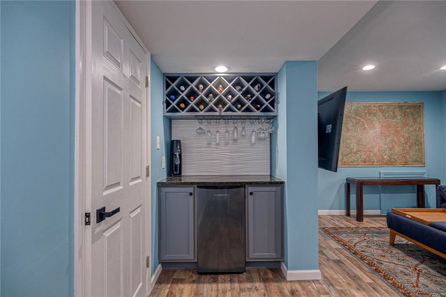 416 Winfred Manor Dr, Bethel Park, PA 15102