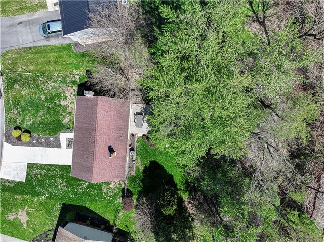 416 Winfred Manor Dr, Bethel Park, PA 15102