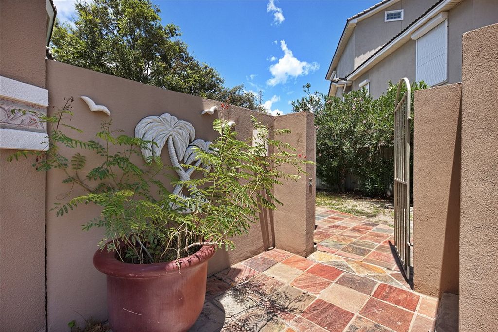 13509 Queen Johanna Ct, Corpus Christi, TX 78418 — photo 5