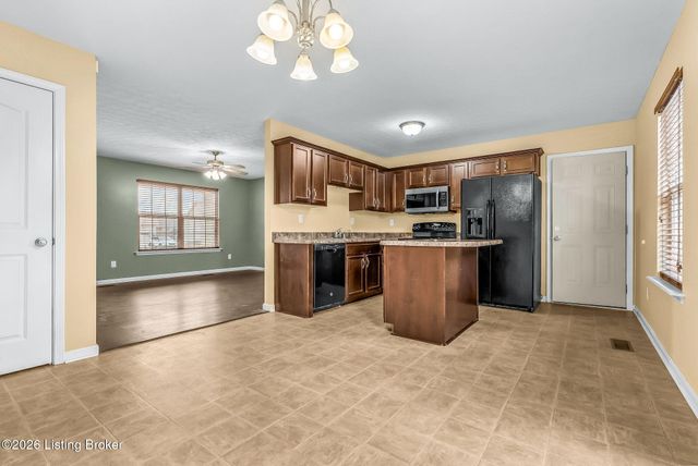 516 Reserves Blvd, Shepherdsville, KY 40165