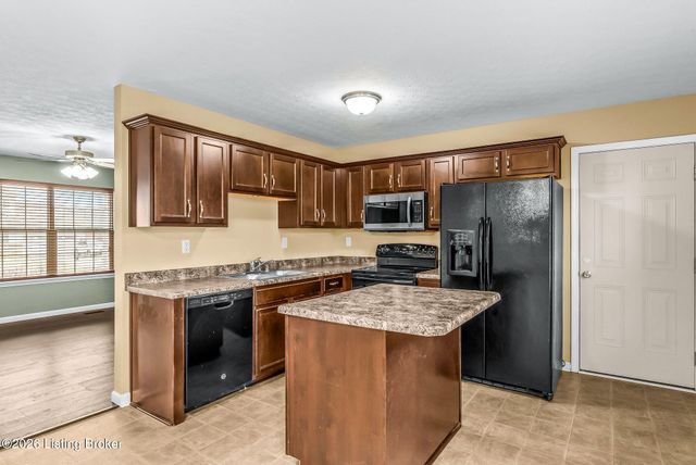 516 Reserves Blvd, Shepherdsville, KY 40165