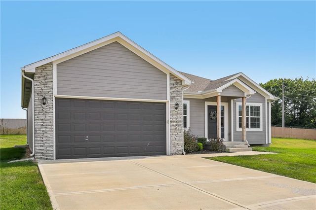 1801 NW Hilltop Court, Grain Valley, MO 64029