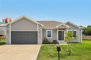 1801 NW Hilltop Court, Grain Valley, MO 64029