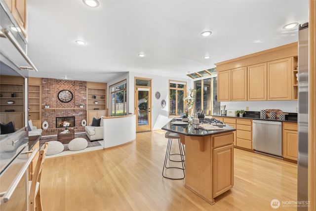 19611 NE 129th Way, Woodinville, WA 98077