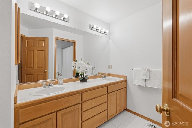 19611 NE 129th Way, Woodinville, WA 98077