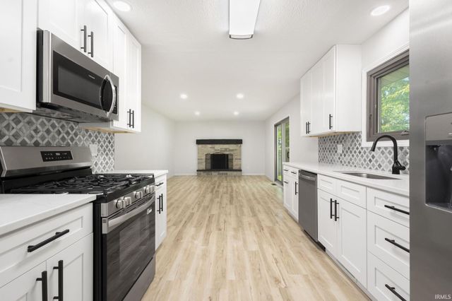 54737 Country Manor Place, Elkhart, IN 46514
